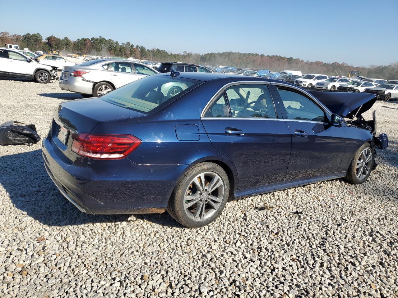 2015 Mercedes-Benz E-klasse VIN WDDHF5KB1FB105274 Copart auction photo, front end damage thumbnail 3