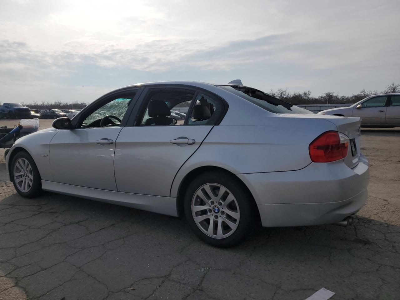 2007 BMW 3er VIN WBAVC53527FZ78618 Copart auction photo, vandalism damage thumbnail 2