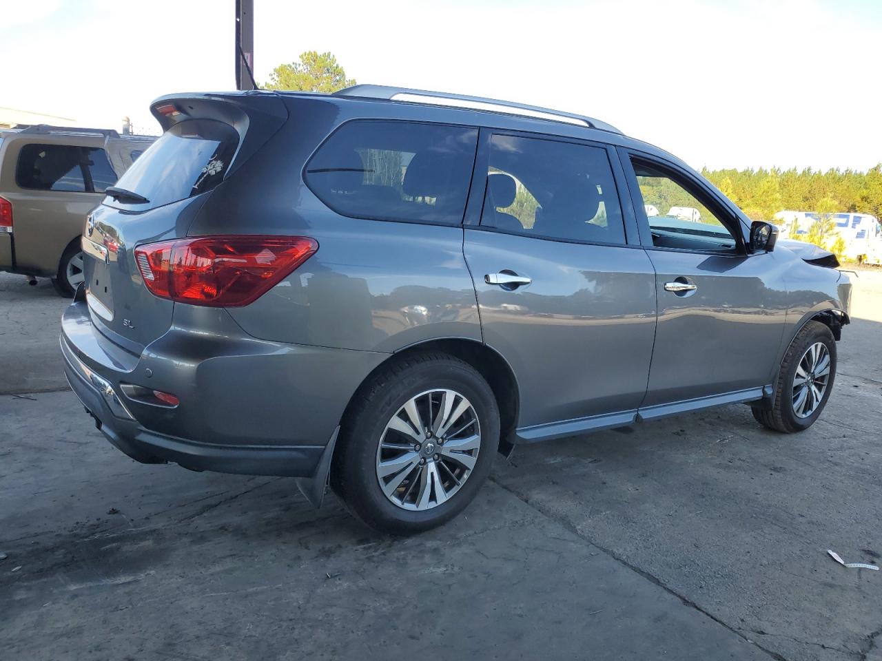 2017 Nissan Pathfinder VIN 5N1DR2MN8HC633344 Copart auction photo, front end damage thumbnail 3