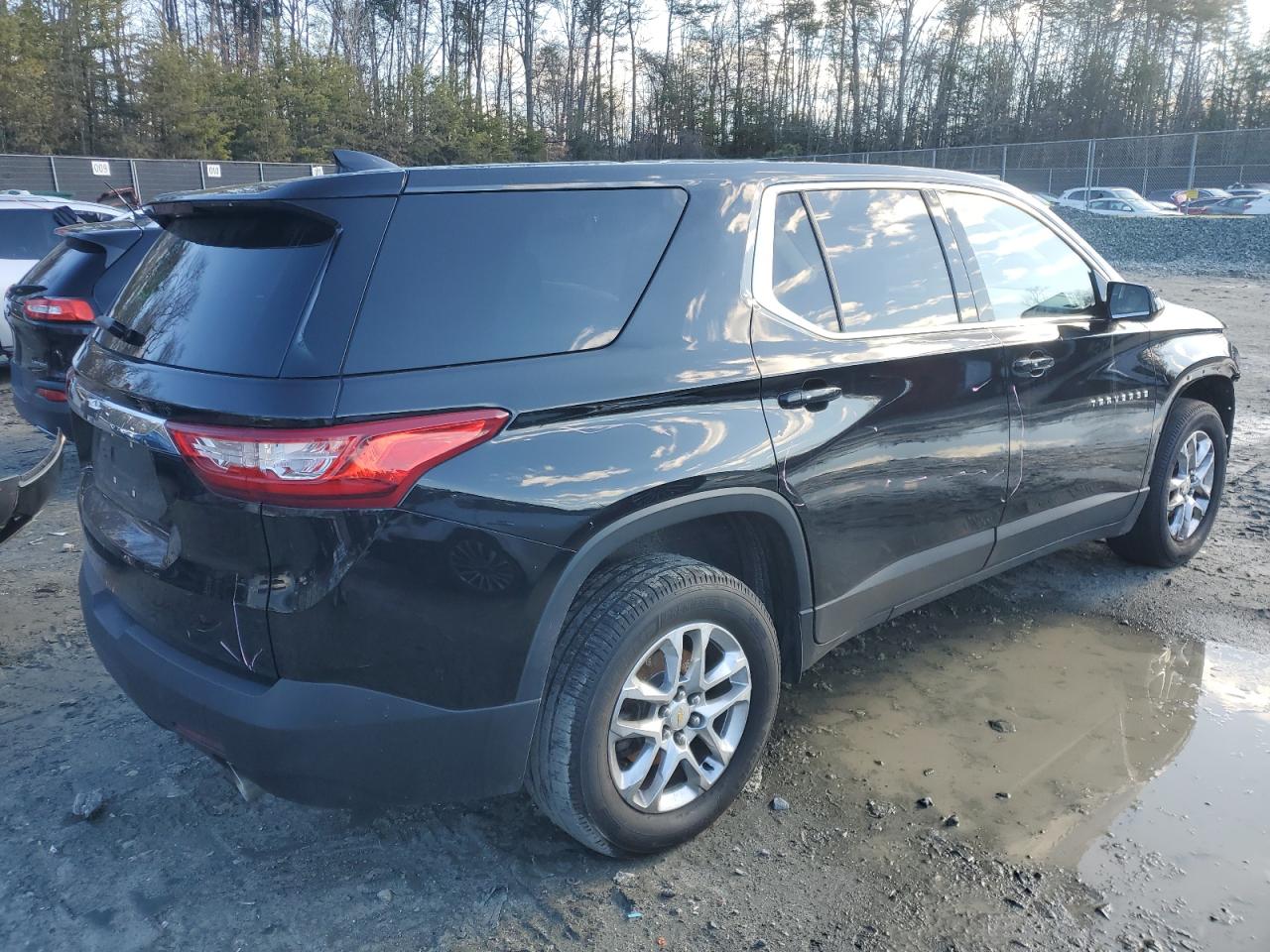 2020 Chevrolet Traverse VIN 1GNERFKW8LJ110610 Copart auction photo, front end damage thumbnail 3