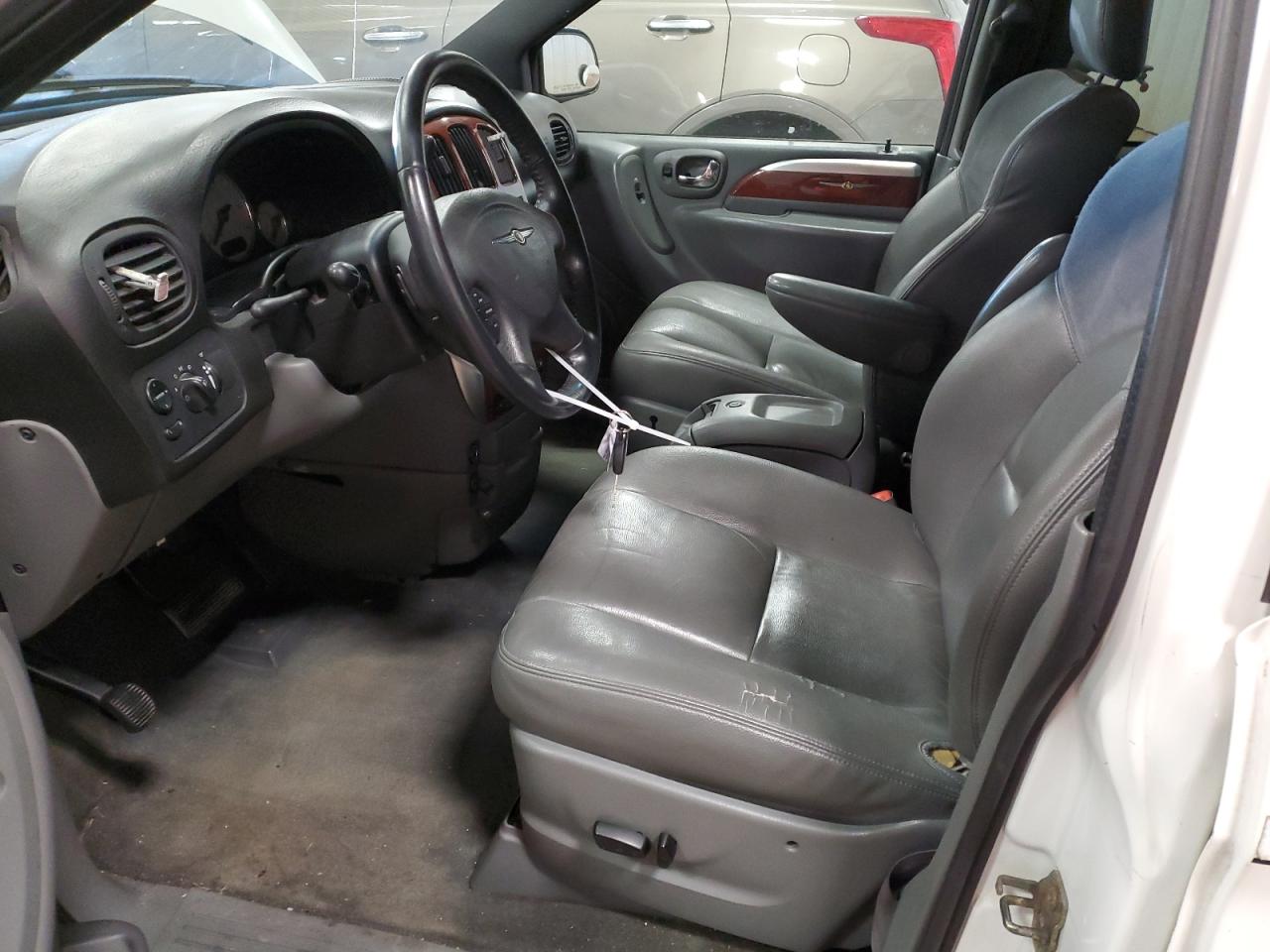 2005 Chrysler Town & Country VIN 2C4GP64L15R120503 Copart auction photo, front end / side damage thumbnail 7