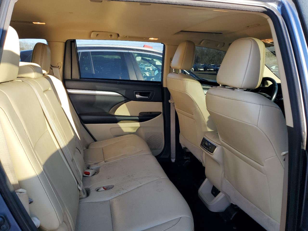 2018 Toyota Highlander VIN 5TDJZRFH0JS888257 Copart auction photo, all over damage thumbnail 11