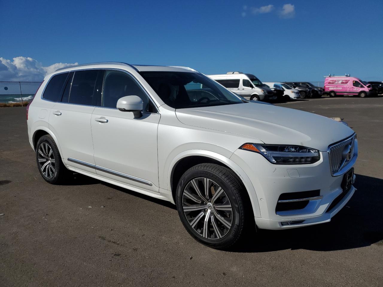 2022 Volvo XC90 VIN YV4A221L0N1854407 Copart auction photo, side / rear end damage thumbnail 4