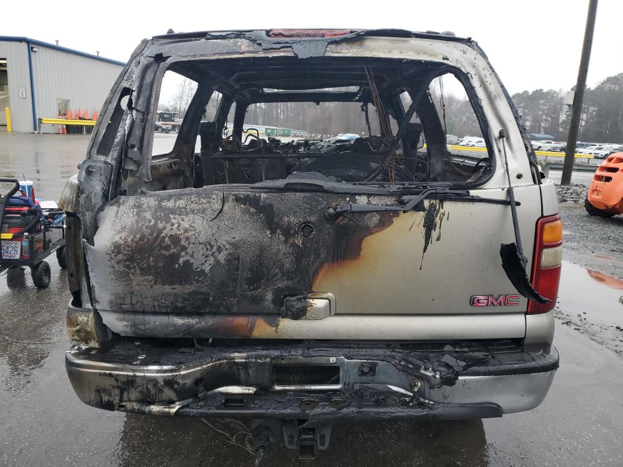 2002 GMC Yukon VIN 3GKEC16Z22G198396 Copart auction photo, burn - interior / burn - engine damage thumbnail 6