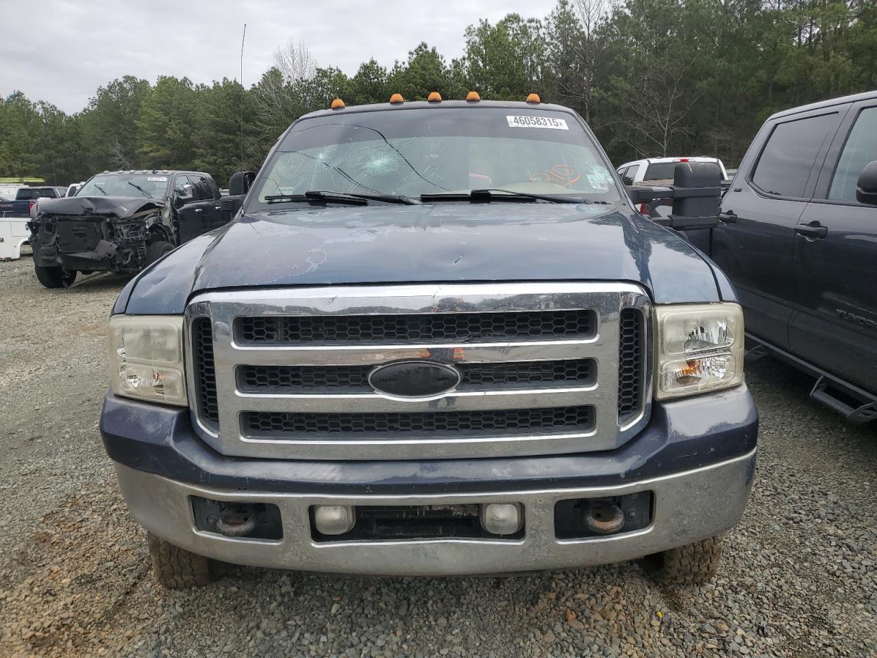 2006 Ford F250 VIN 1FTSW21P06EB75391 Copart auction photo, vandalism damage thumbnail 5