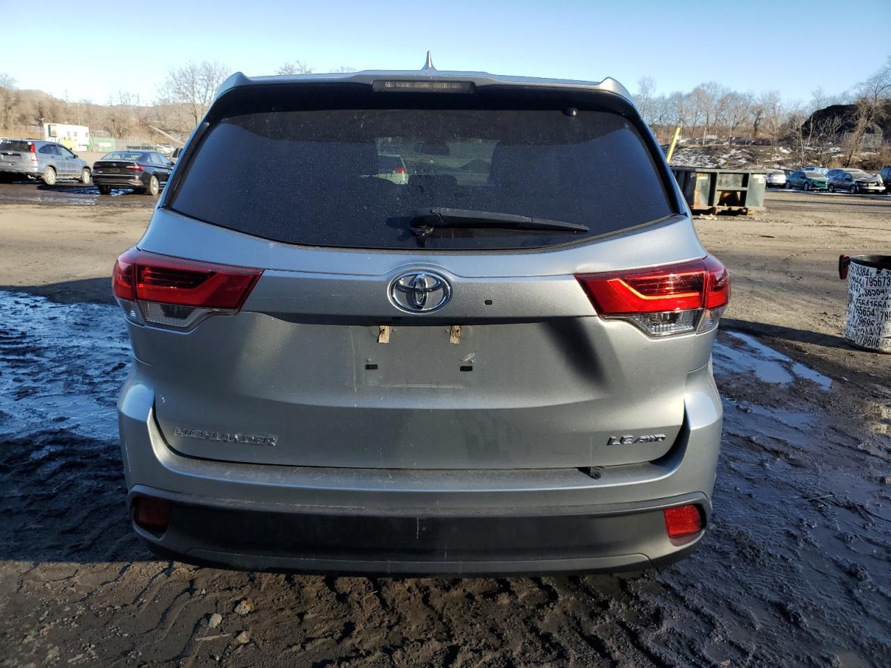 2019 Toyota Highlander VIN 5TDBZRFH4KS982826 Copart auction photo, front end / minor dent/scratches damage thumbnail 6