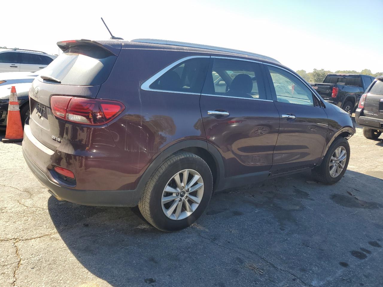 2020 KIA Sorento VIN 5XYPH4A55LG666133 Copart auction photo, front end damage thumbnail 3