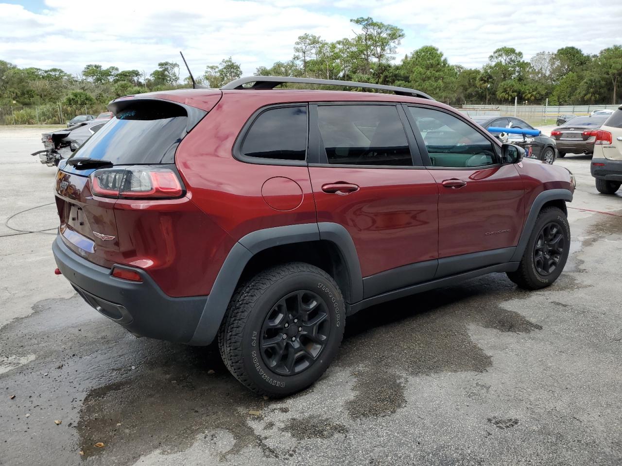2019 Jeep Cherokee VIN 1C4PJMBX7KD159252 Copart auction photo, side / front end damage thumbnail 3