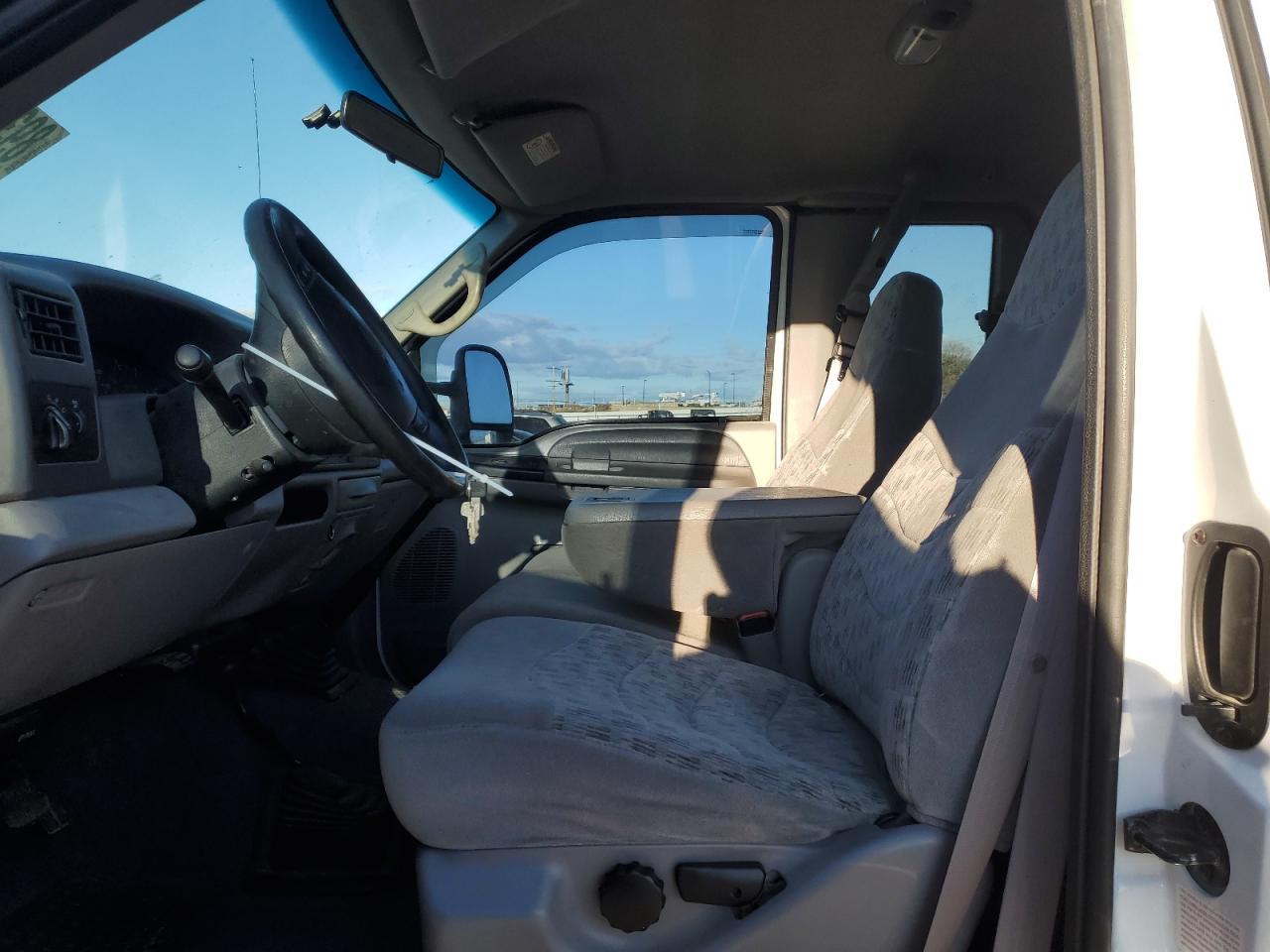 2000 Ford F250 VIN 3FTNX21FXYMA45990 Copart auction photo, front end damage thumbnail 7