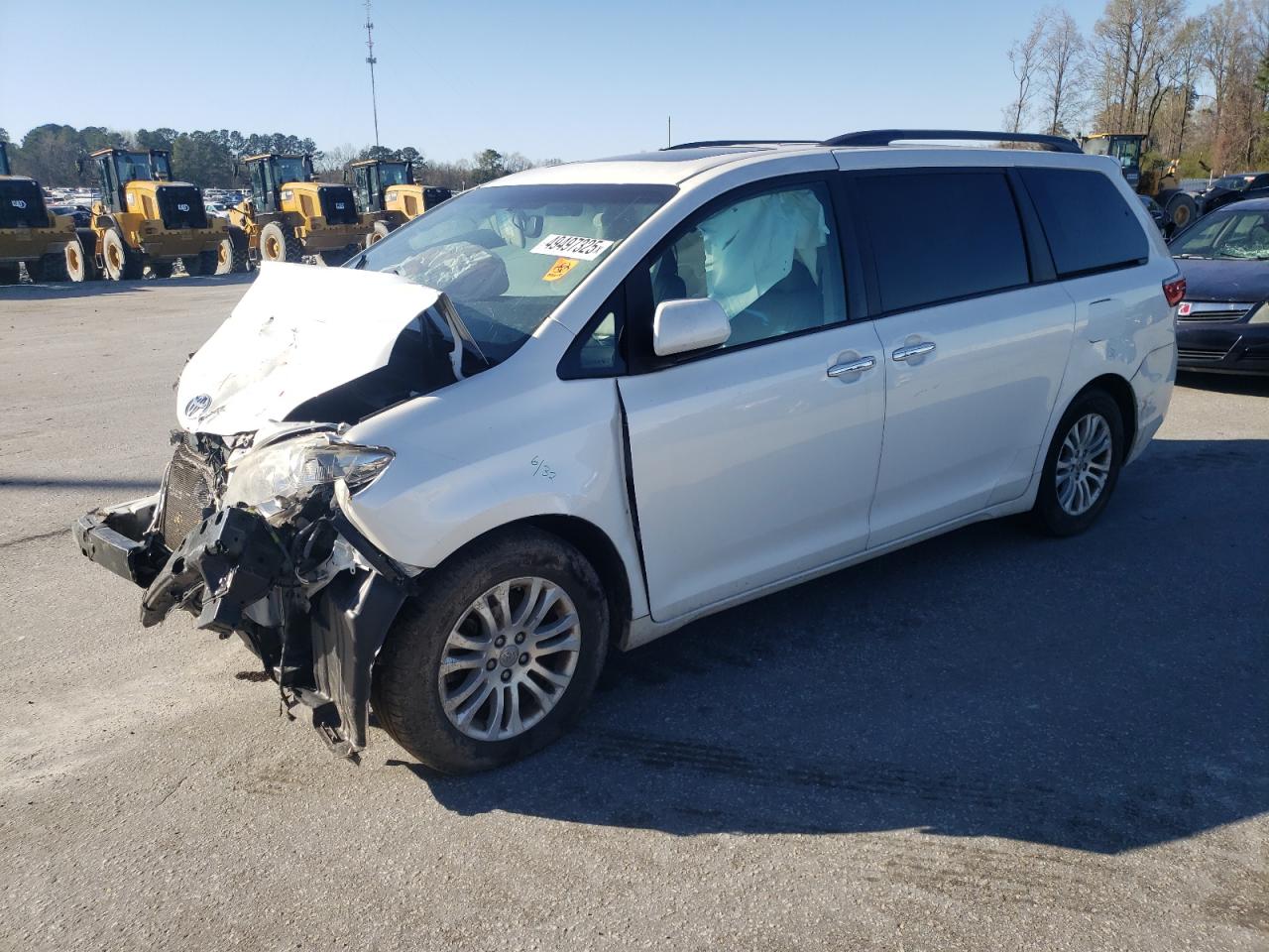 2017 Toyota Sienna VIN 5TDYZ3DC2HS790411 - Copart auction photo