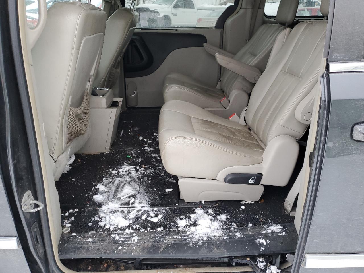 2011 Chrysler Town & Country VIN 2A4RR8DG7BR634783 Copart auction photo, front end damage thumbnail 11