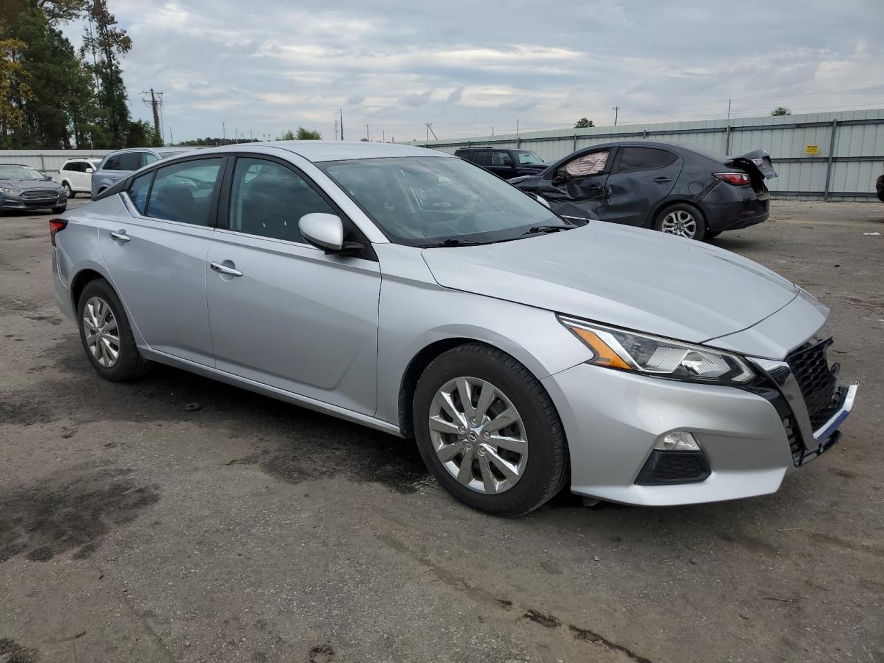 2020 Nissan Altima VIN 1N4BL4BV4LC233758 Copart auction photo, front end damage thumbnail 4