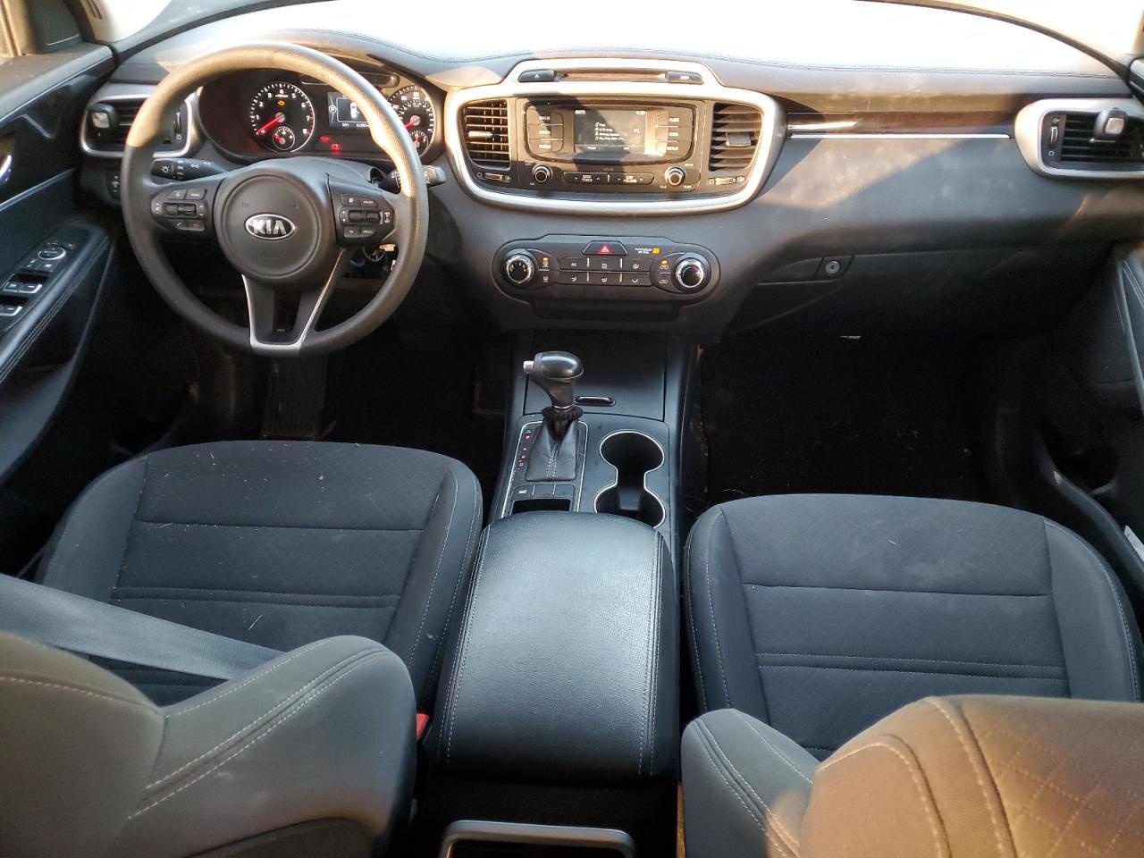 2017 KIA Sorento VIN 5XYPG4A3XHG229690 Copart auction photo, vandalism damage thumbnail 8