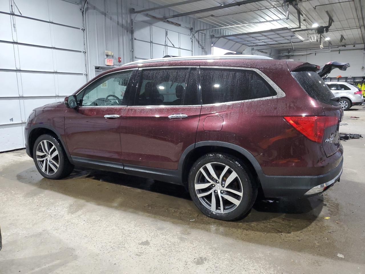 2017 Honda Pilot VIN 5FNYF6H99HB024088 Copart auction photo, rear end / minor dent/scratches damage thumbnail 2