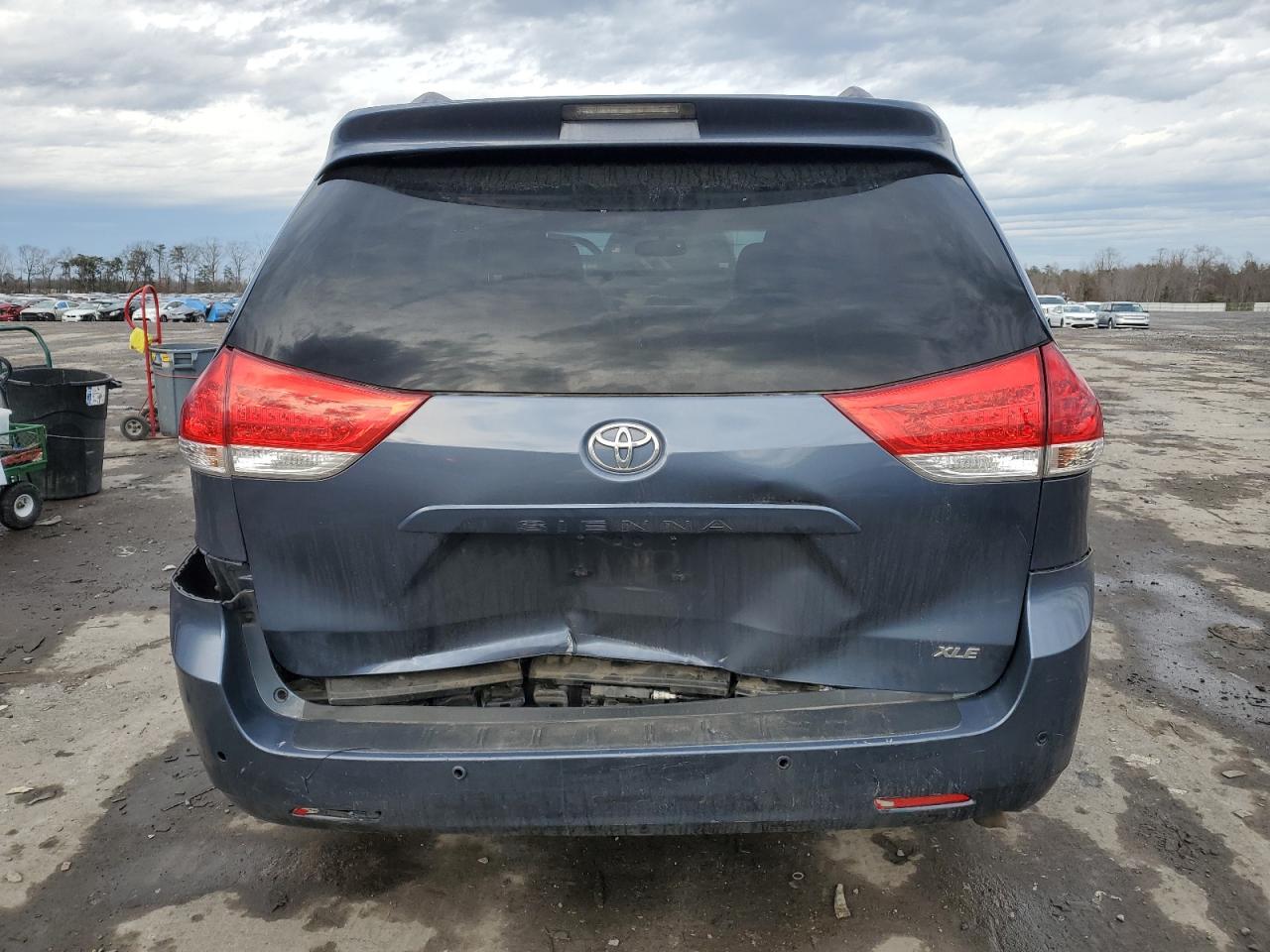 2013 Toyota Sienna VIN 5TDYK3DC9DS370966 Copart auction photo, front end / rear end damage thumbnail 6