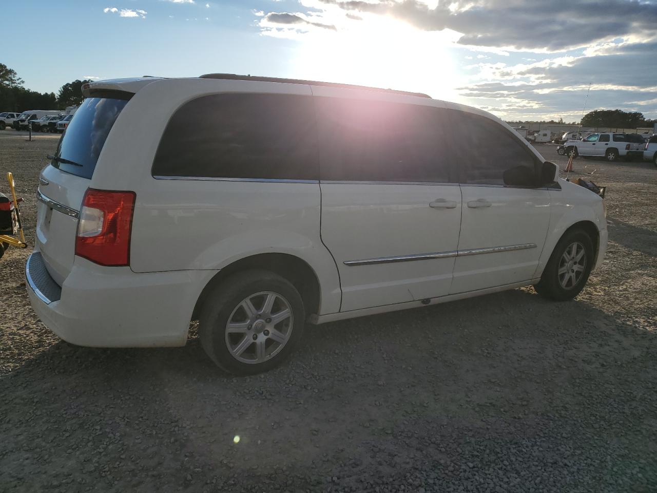 2013 Chrysler Town & Country VIN 2C4RC1BG0DR526056 Copart auction photo, mechanical / normal wear damage thumbnail 3