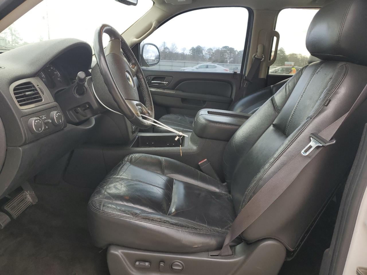 2011 Chevrolet Avalanche VIN 3GNTKFE31BG213283 Copart auction photo, side / minor dent/scratches damage thumbnail 7