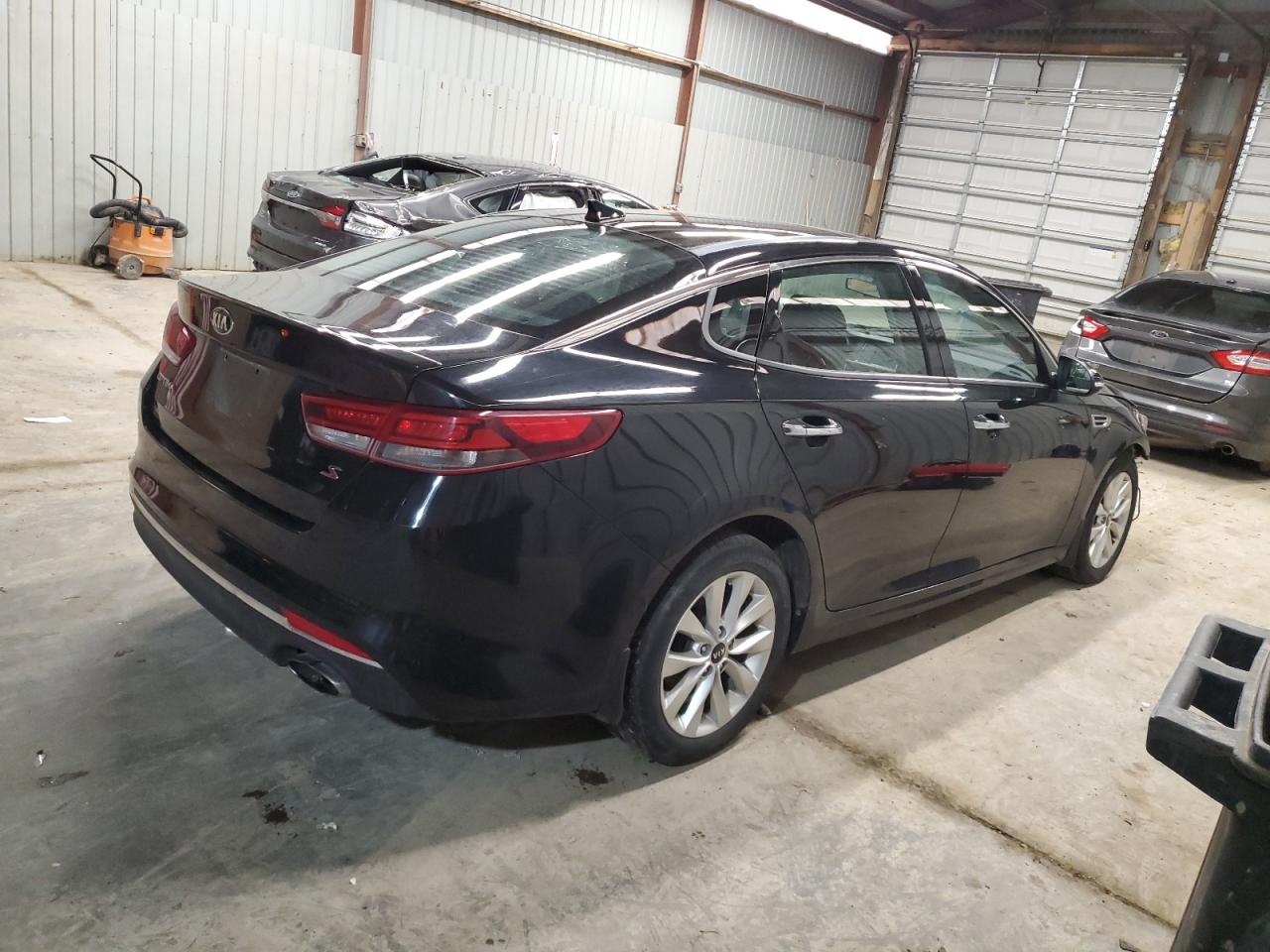 2018 KIA Optima VIN 5XXGT4L3XJG236996 Copart auction photo, front end damage thumbnail 3