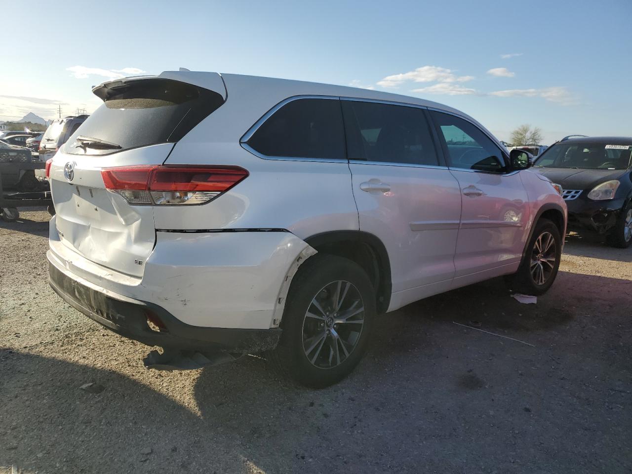 2018 Toyota Highlander VIN 5TDZZRFH1JS260517 Copart auction photo, rear end damage thumbnail 3