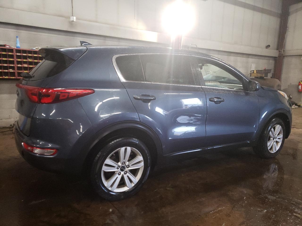 2018 KIA Sportage VIN KNDPMCAC0J7377594 Copart auction photo, front end / minor dent/scratches damage thumbnail 3