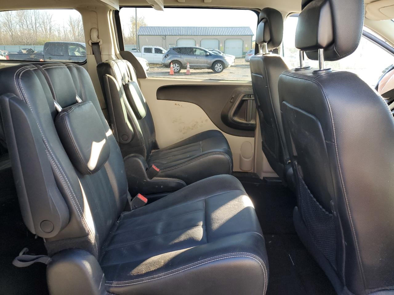2015 Chrysler Town & Country VIN 2C4RC1BG1FR551583 Copart auction photo, front end / minor dent/scratches damage thumbnail 11