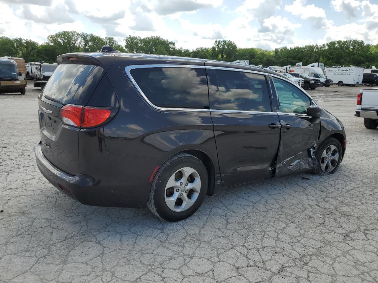 2017 Chrysler Pacifica VIN 2C4RC1CG8HR529145 Copart auction photo, front end / side damage thumbnail 3
