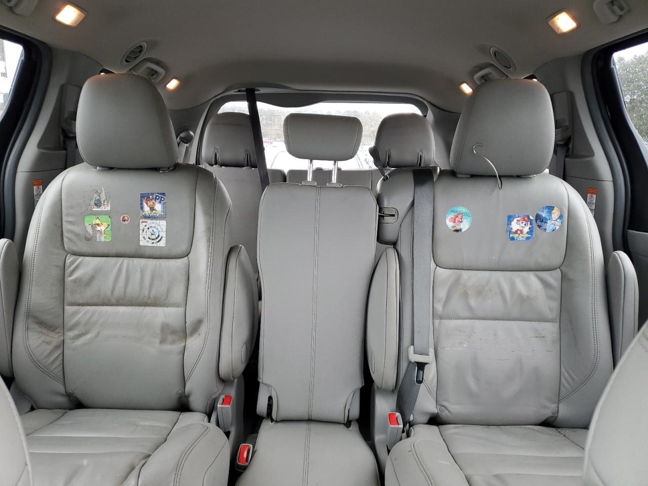 2016 Toyota Sienna VIN 5TDYK3DC0GS741422 Copart auction photo, rear end / minor dent/scratches damage thumbnail 10