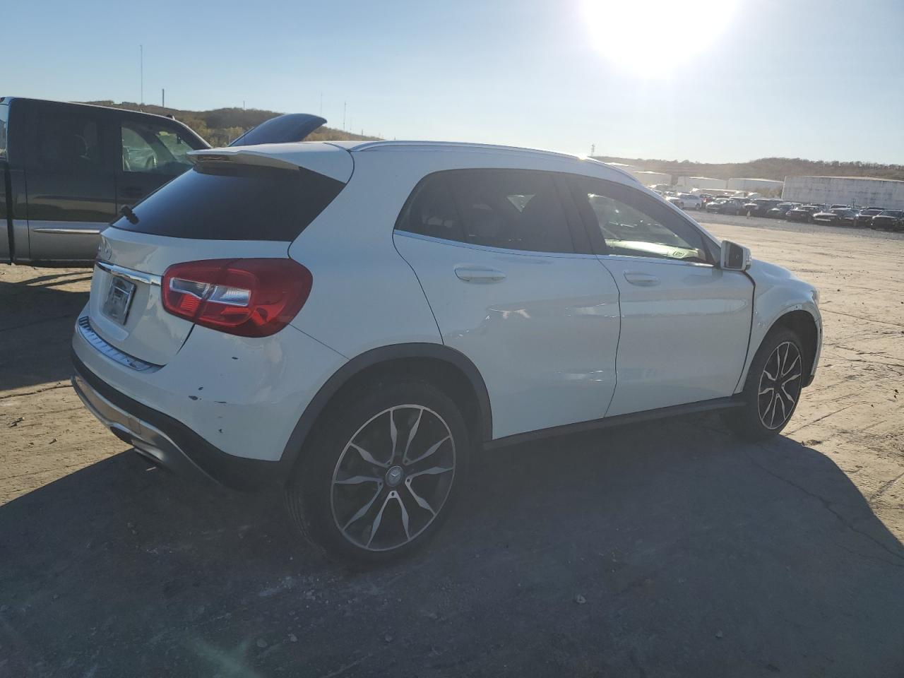 2017 Mercedes-Benz GLA-klasse VIN WDCTG4EB6HJ325150 Copart auction photo, front end / minor dent/scratches damage thumbnail 3