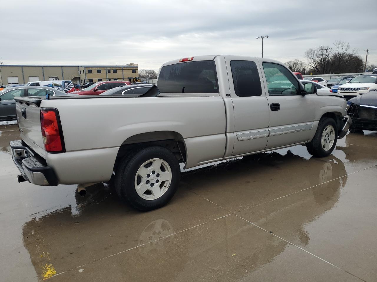2007 Chevrolet Silverado VIN 1GCEC19V97Z107832 Copart auction photo, front end damage thumbnail 3