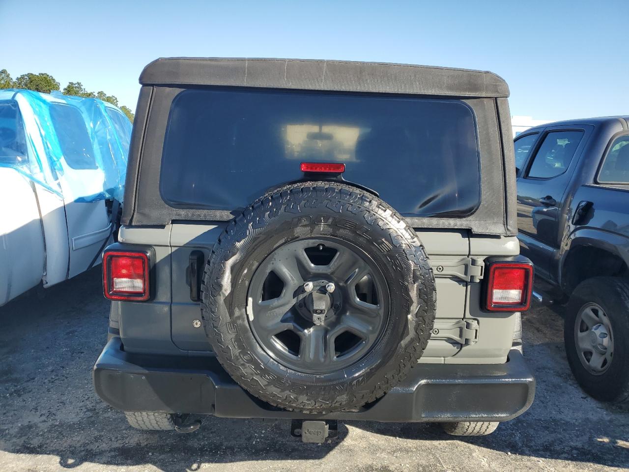 2018 Jeep Wrangler VIN 1C4HJXDG2JW261306 Copart auction photo, front end damage thumbnail 6