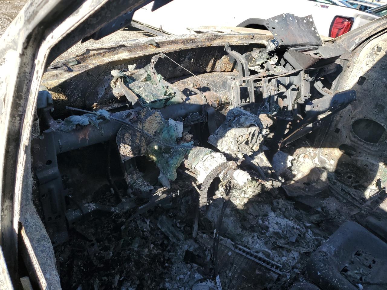 2006 Ford F-150 VIN 1FTRF12206NB07636 Copart auction photo, burn / burn - engine damage thumbnail 8