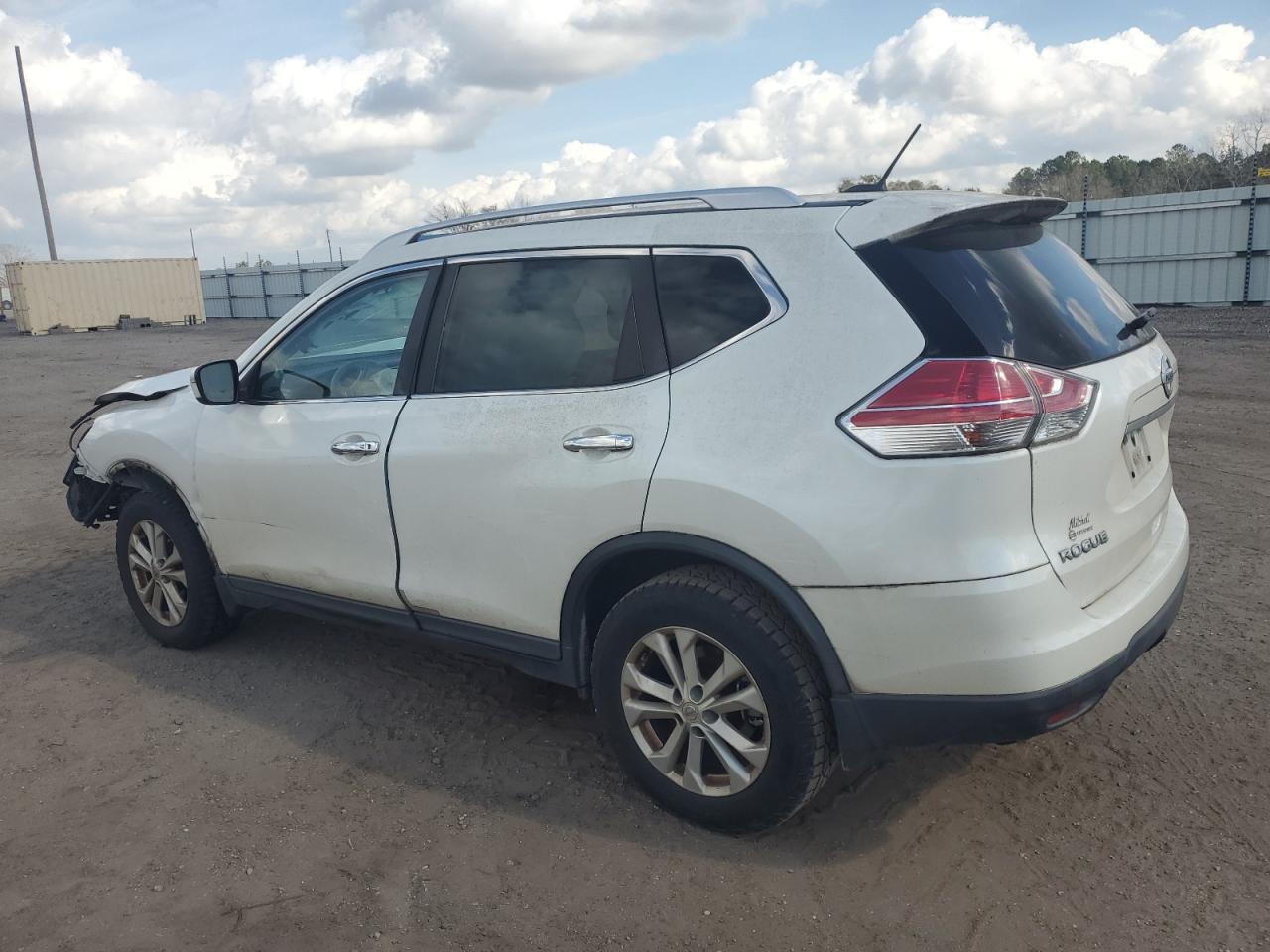 2015 Nissan Rogue VIN KNMAT2MT8FP564474 Copart auction photo, front end / side damage thumbnail 2