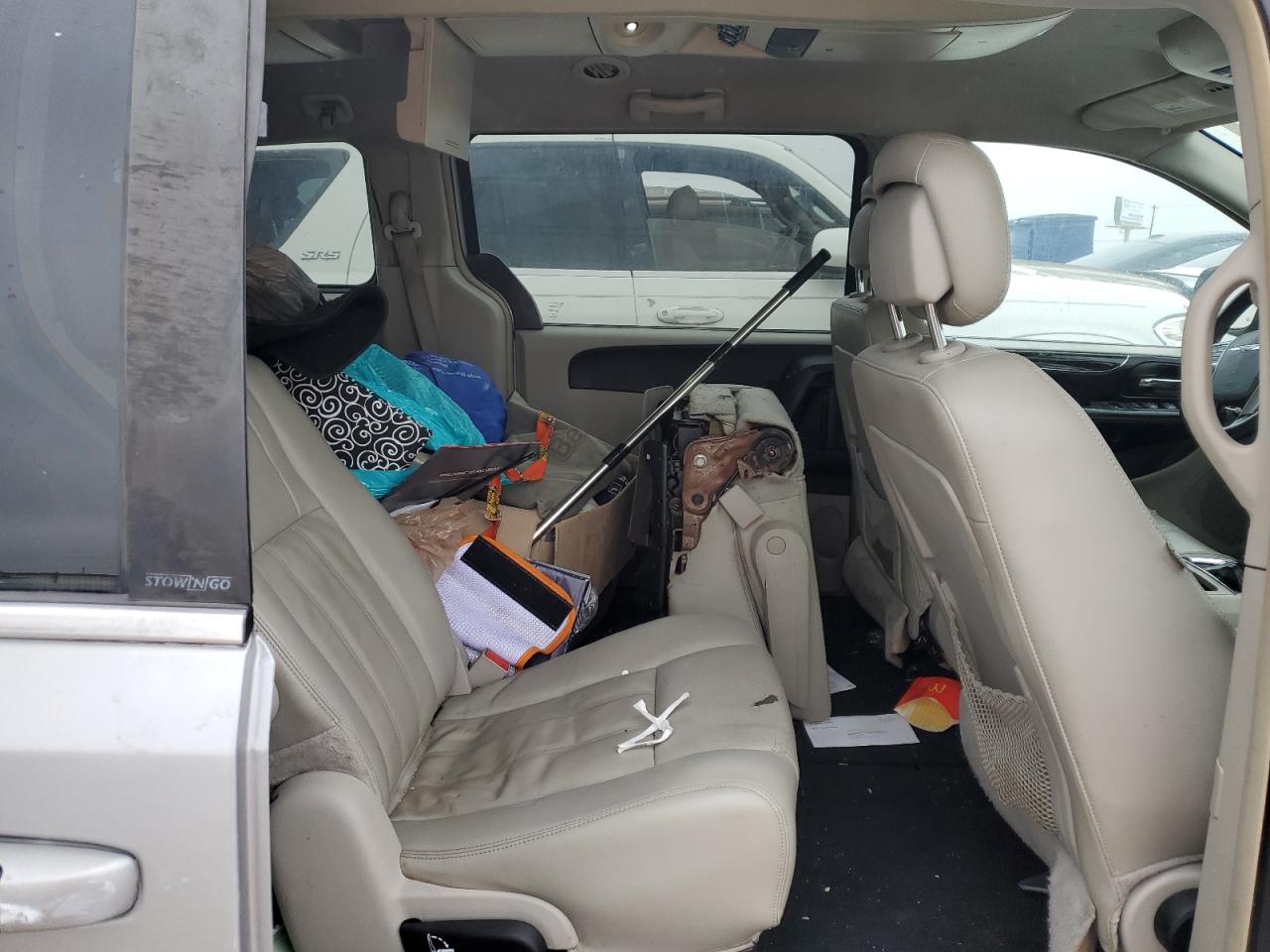 2013 Chrysler Town & Country VIN 2C4RC1BG1DR556750 Copart auction photo, minor dent/scratches / undercarriage damage thumbnail 12