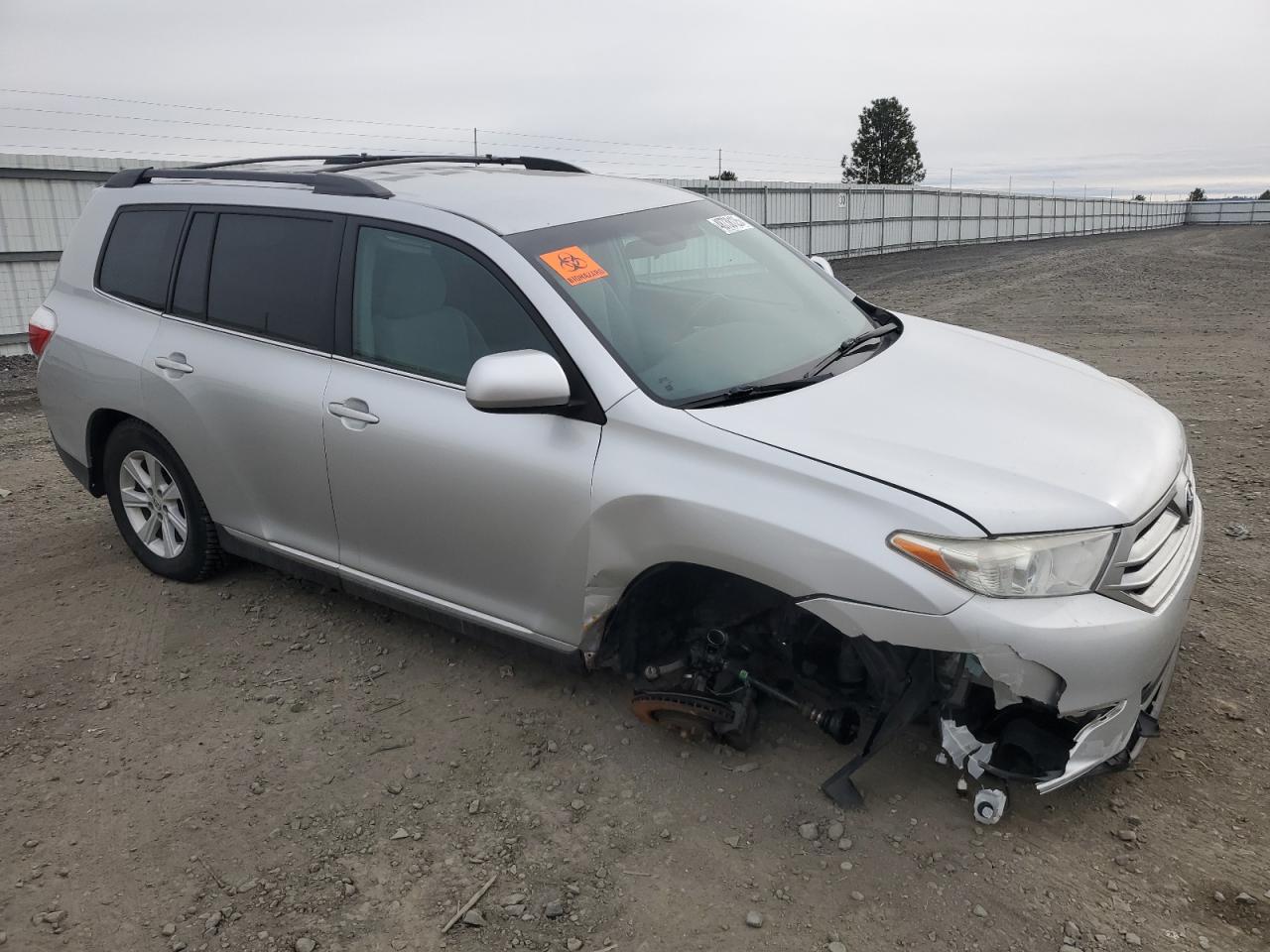 2013 Toyota Highlander VIN 5TDZA3EH6DS040395 Copart auction photo, side / front end damage thumbnail 4