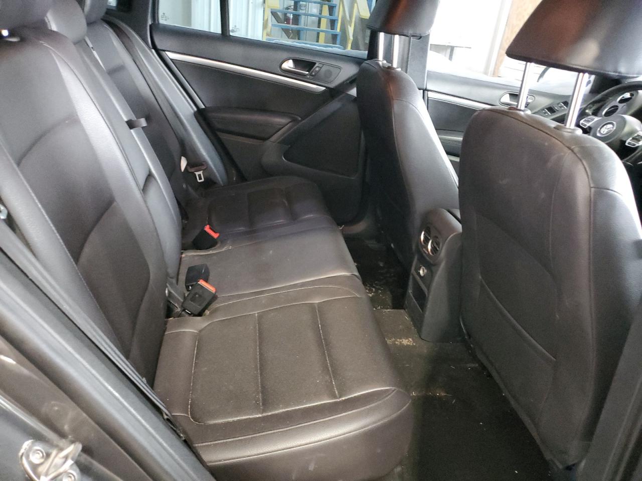 2016 Volkswagen Tiguan VIN WVGAV7AX0GW614575 Copart auction photo, vandalism / undercarriage damage thumbnail 12