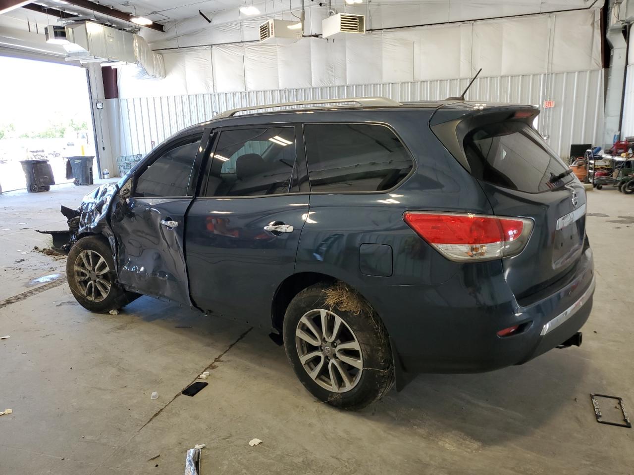 2016 Nissan Pathfinder VIN 5N1AR2MM1GC616314 Copart auction photo, front end / side damage thumbnail 2