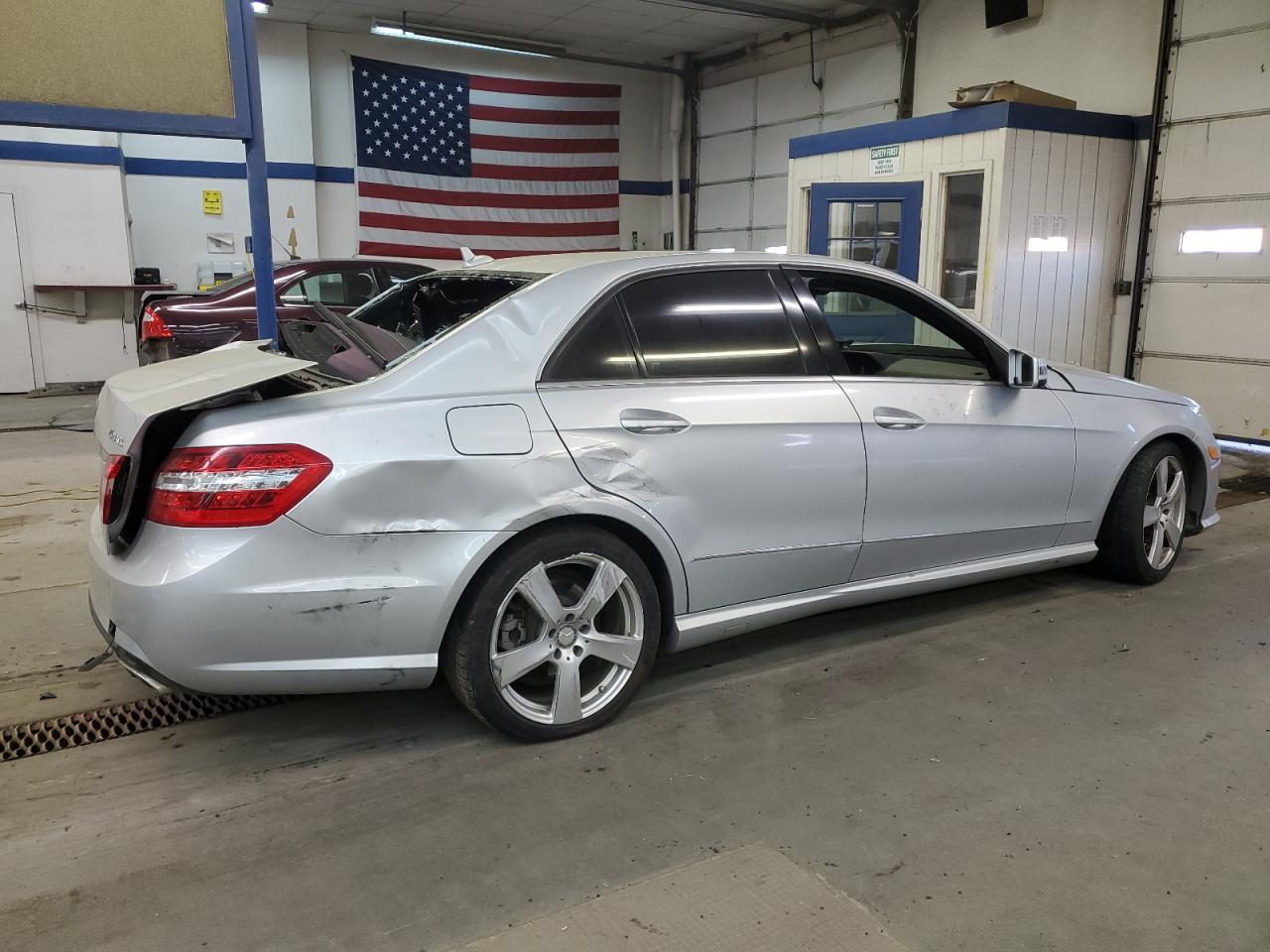 2011 Mercedes-Benz E-klasse VIN WDDHF8HBXBA495221 Copart auction photo, all over damage thumbnail 3