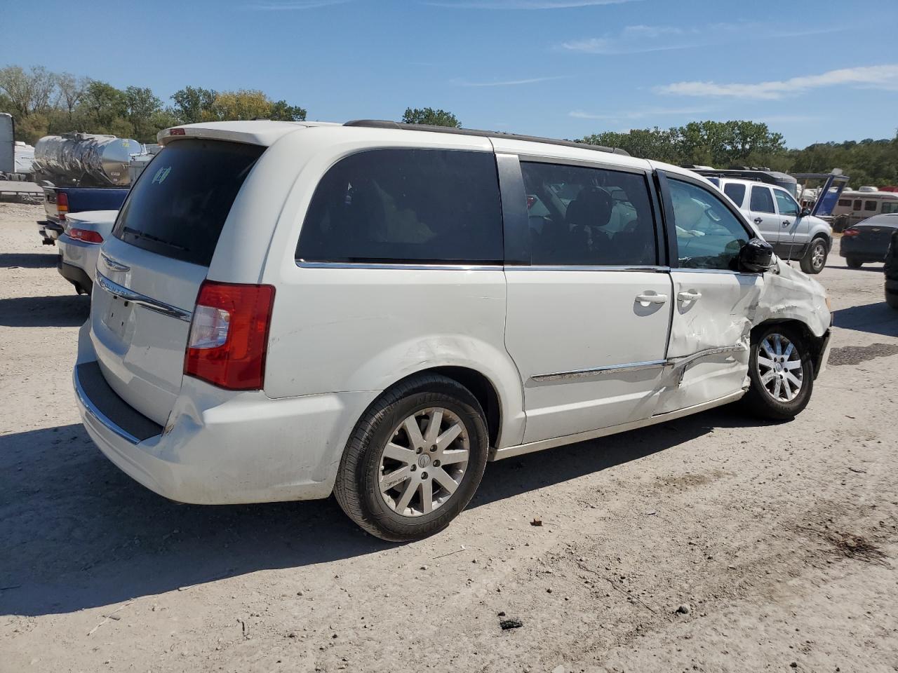 2013 Chrysler Town & Country VIN 2C4RC1BG5DR716760 Copart auction photo, front end / side damage thumbnail 3