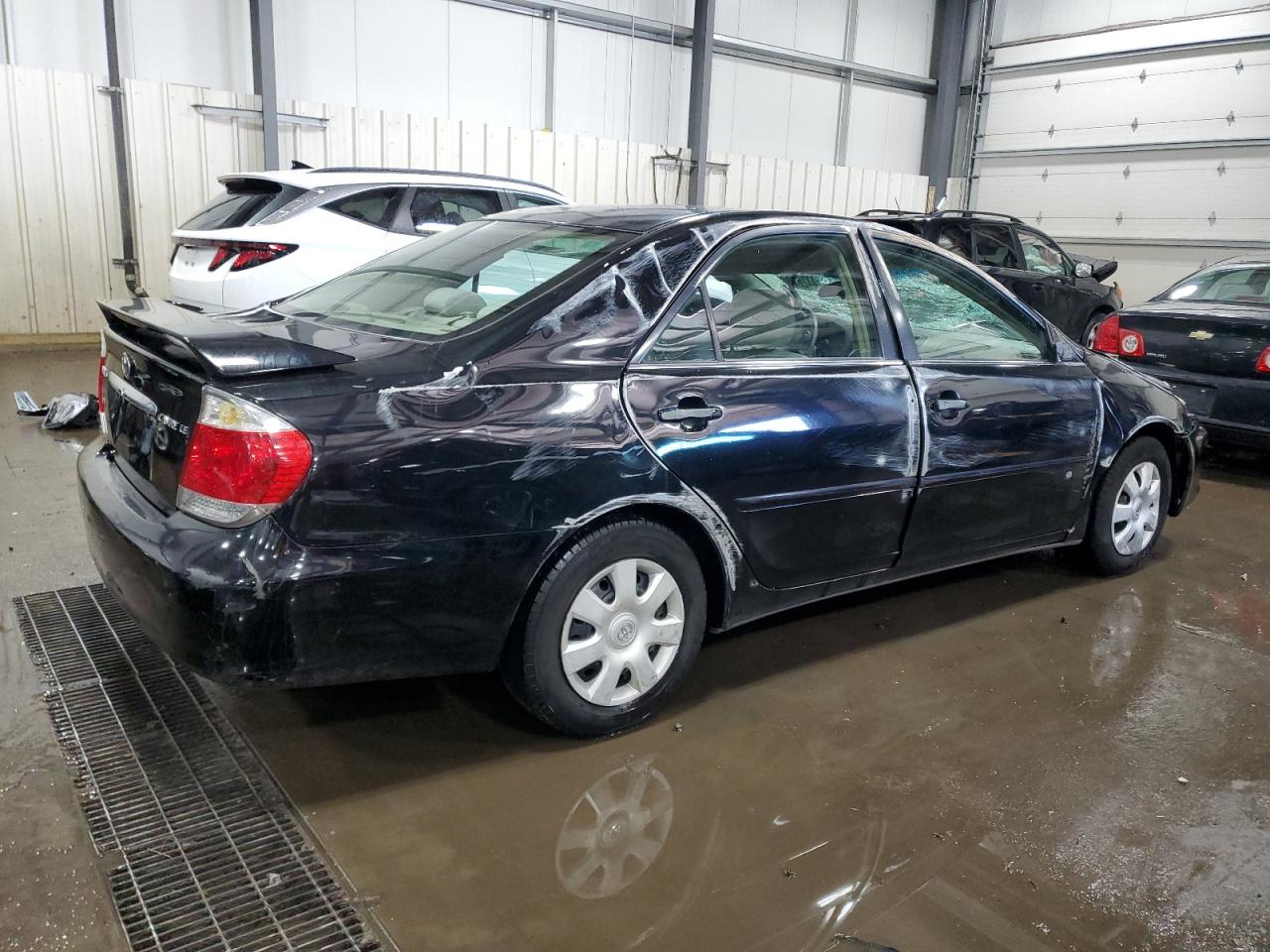 2005 Toyota Camry VIN 4T1BE32K45U617049 Copart auction photo, rollover damage thumbnail 3