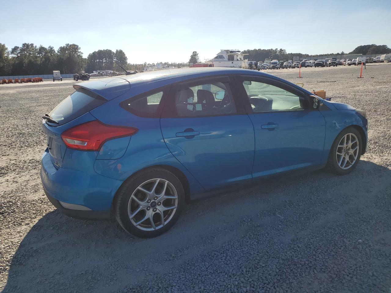 2015 Ford Focus VIN 1FADP3K26FL319784 Copart auction photo, minor dent/scratches damage thumbnail 3