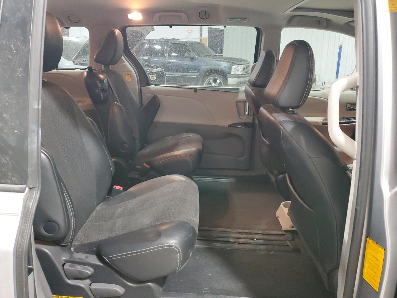 2011 Toyota Sienna VIN 5TDXK3DC0BS063470 Copart auction photo, front end damage thumbnail 11