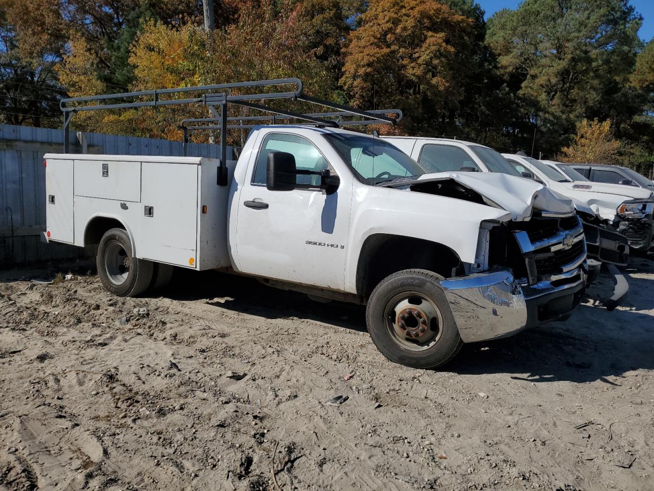 2009 Chevrolet Silverado VIN 1GBJC74K49F174331 Copart auction photo, front end damage thumbnail 4