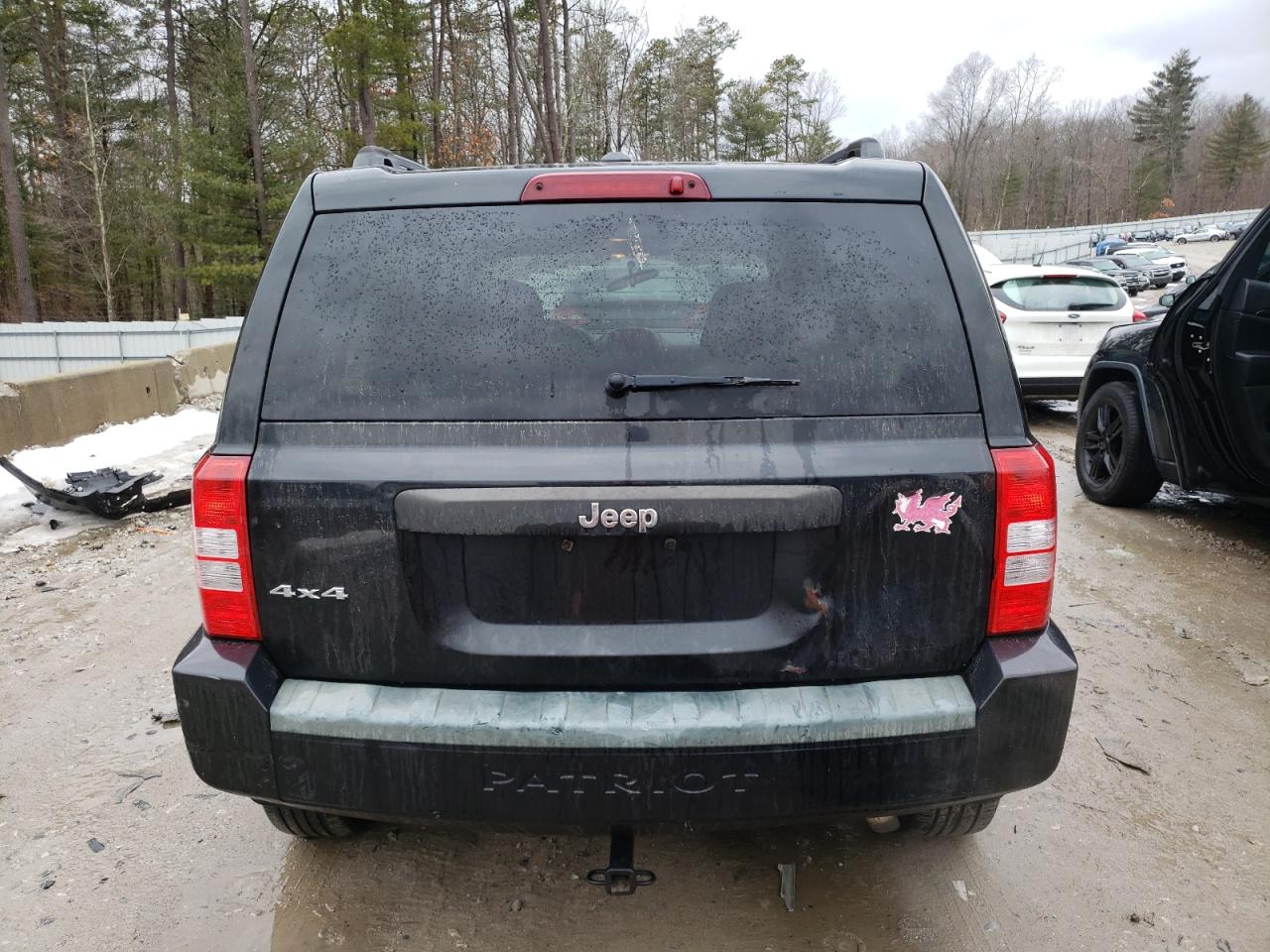 2009 Jeep Liberty (Patriot) VIN 1J4FF28BX9D215458 Copart auction photo, side / minor dent/scratches damage thumbnail 6