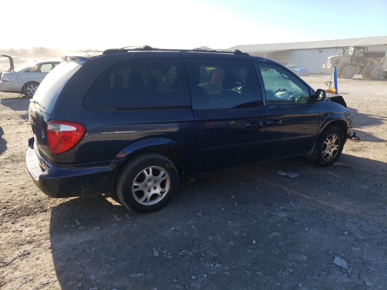 2004 Dodge Caravan VIN 2D4GP44L74R590797 Copart auction photo, front end / minor dent/scratches damage thumbnail 3