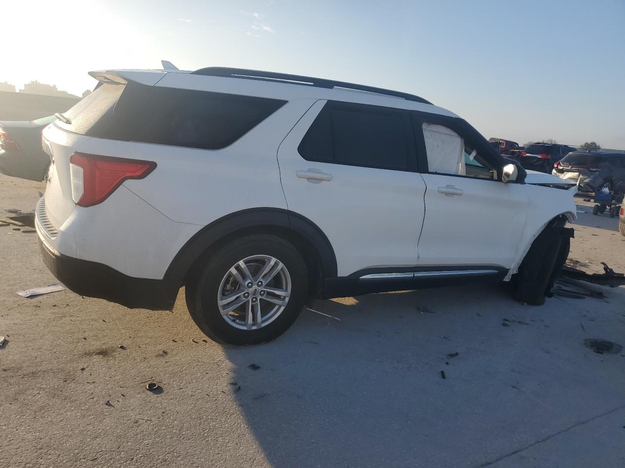 2022 Ford Explorer VIN 1FMSK7DH3NGA14707 Copart auction photo, front end damage thumbnail 3