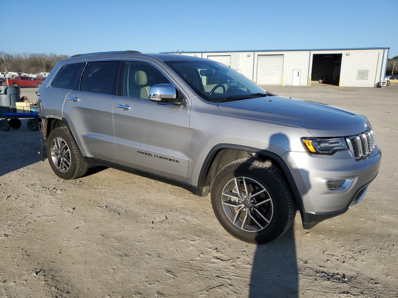 2020 Jeep Grand Cherokee VIN 1C4RJEBG7LC256988 Copart auction photo, rear end / minor dent/scratches damage thumbnail 4