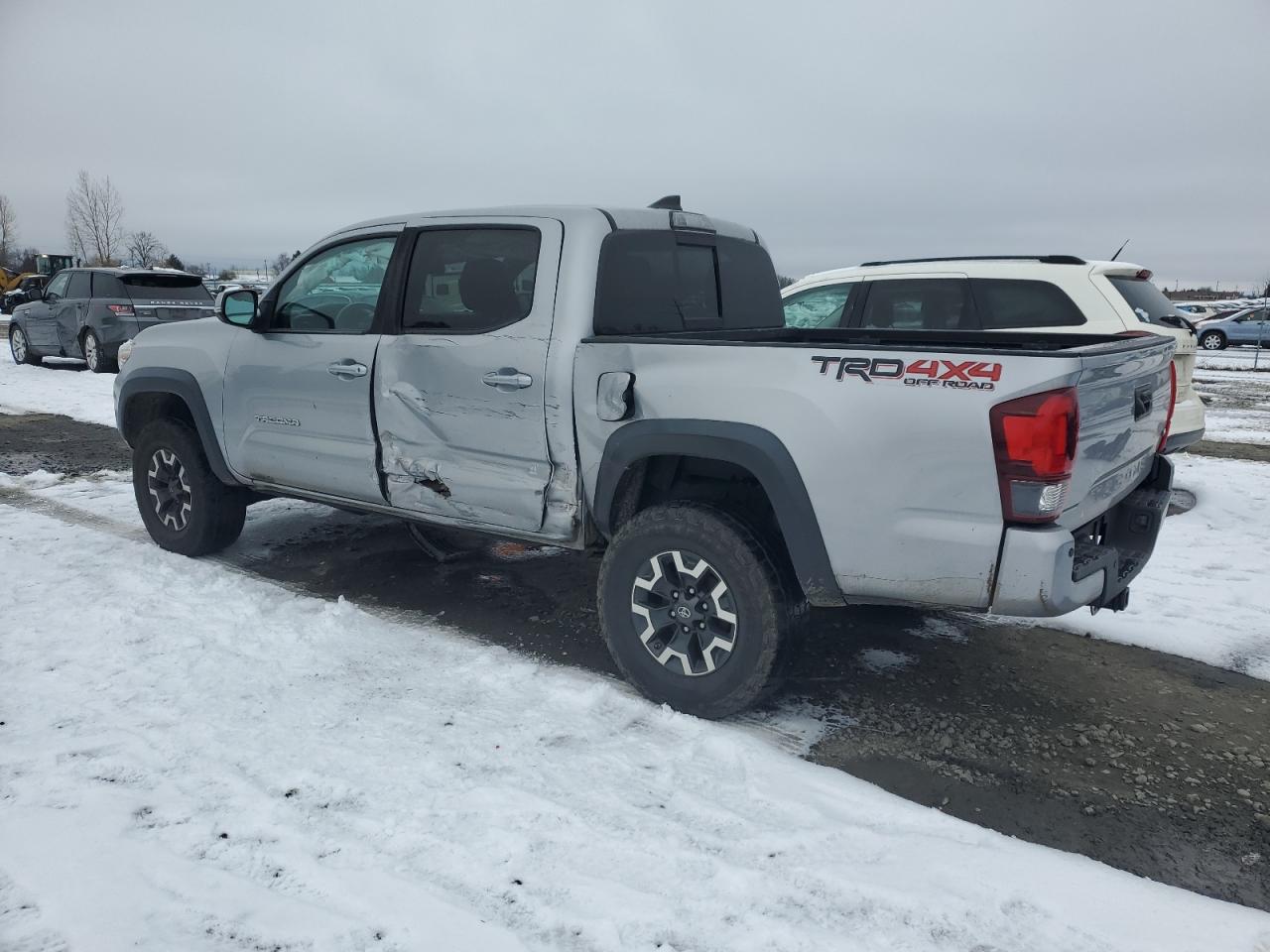 2019 Toyota Tacoma VIN 3TMCZ5AN1KM209693 Copart auction photo, side / rear end damage thumbnail 2