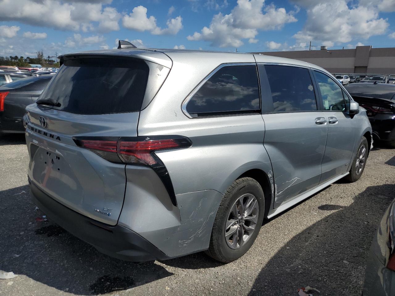 2021 Toyota Sienna VIN 5TDKRKEC3MS064212 Copart auction photo, front end / side damage thumbnail 3