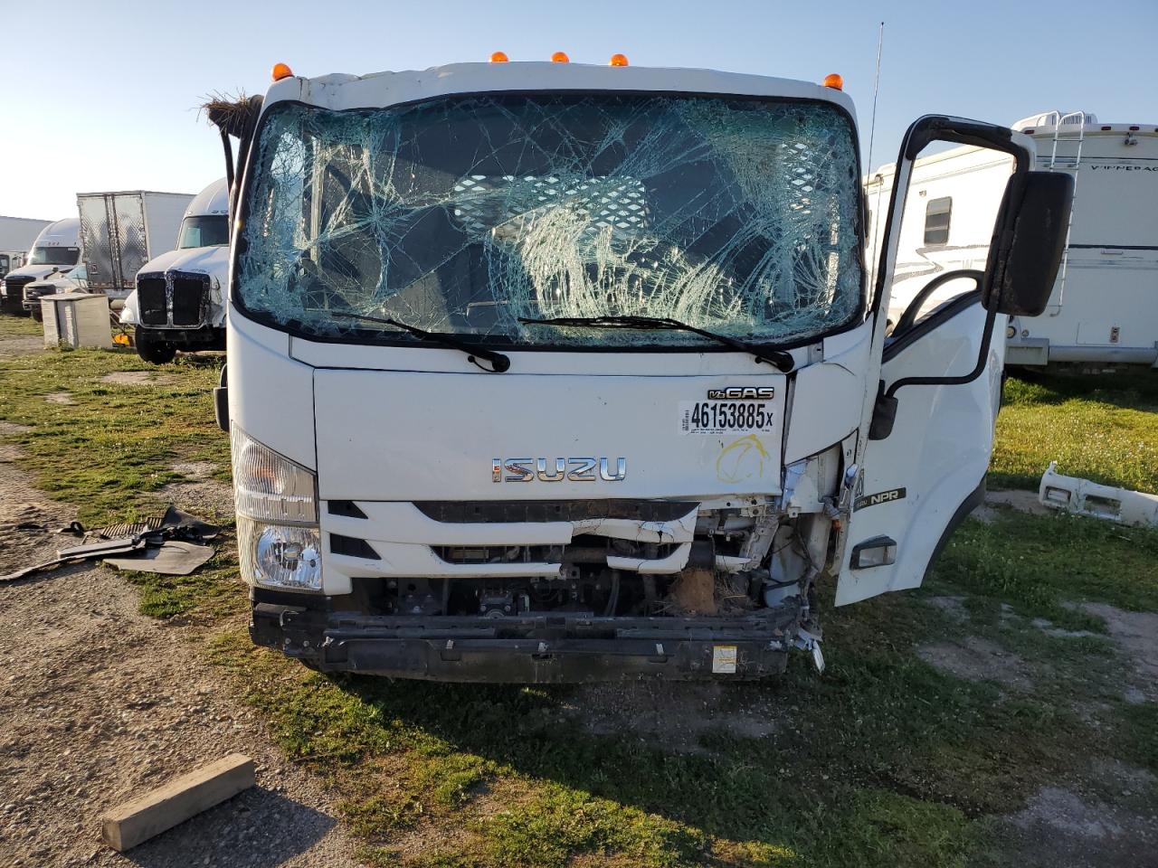 2017 Isuzu NPR VIN 54DB4W1B6HS804590 Copart auction photo, front end / side damage thumbnail 5