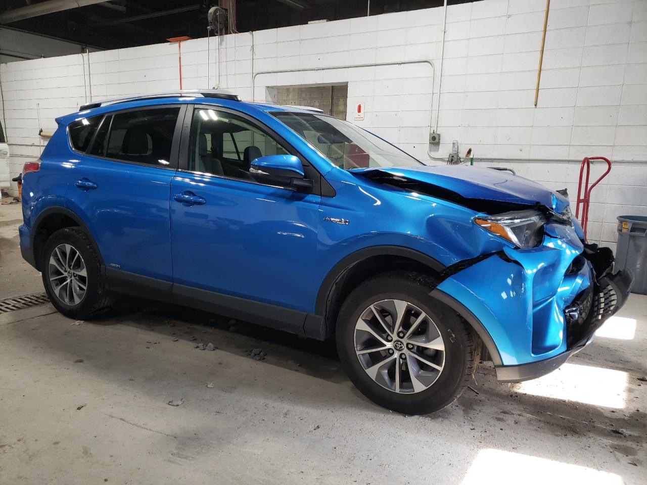 2016 Toyota RAV 4 VIN JTMRJREV7GD058445 Copart auction photo, front end / side damage thumbnail 4